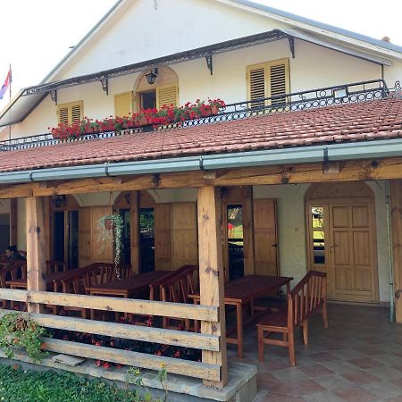 Гостевой дом Domacinstvo Bakic Irig Экстерьер фото